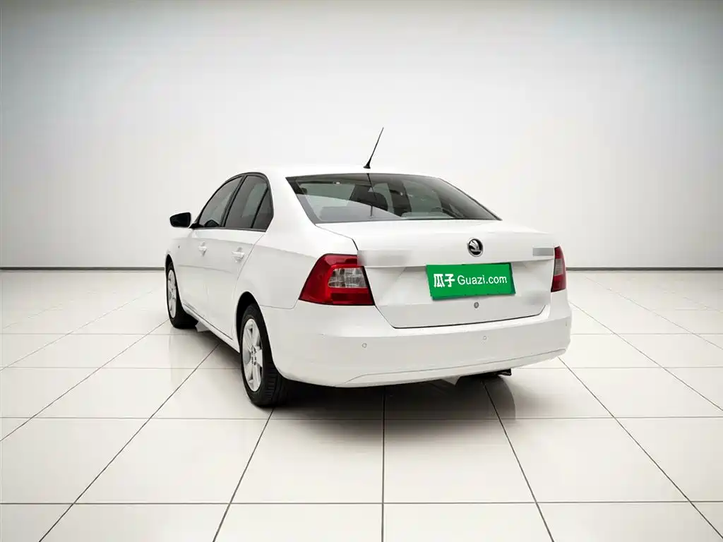 Skoda Rapid 2015 — фото 4
