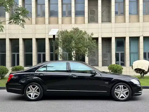 Mercedes-Benz S-Class 2010