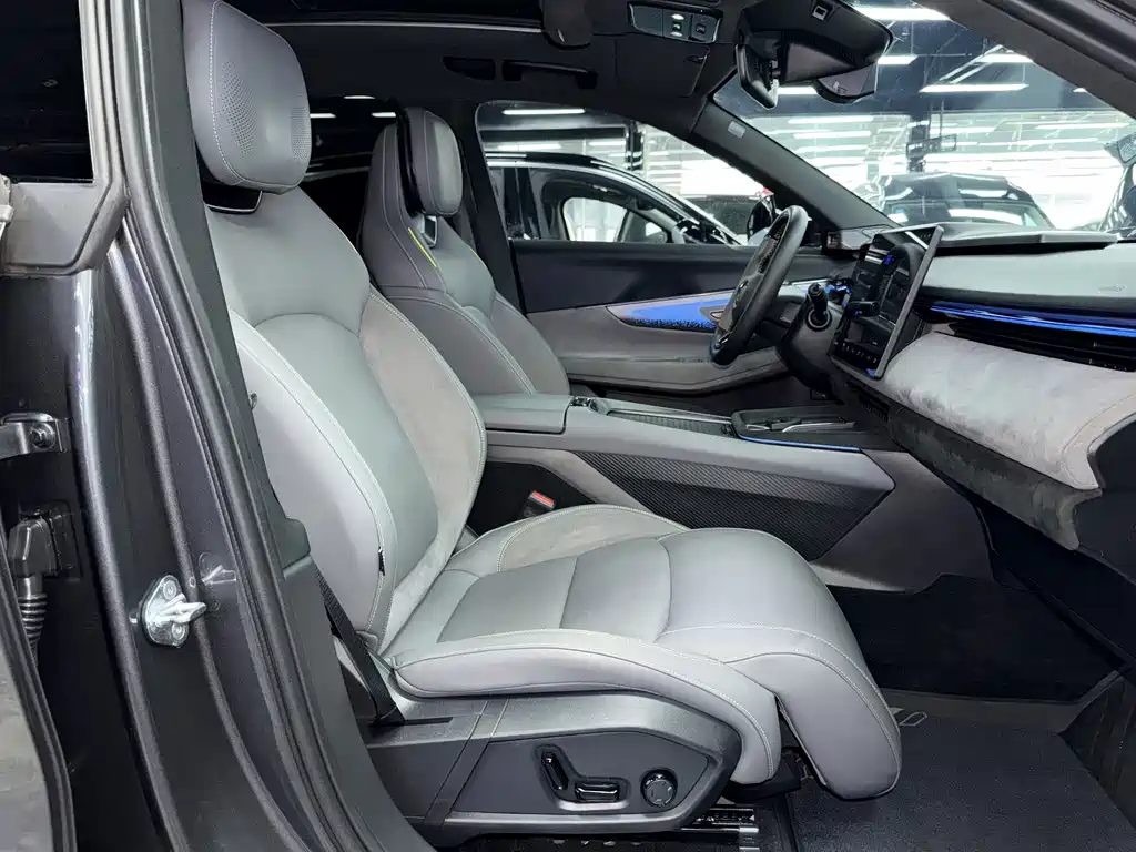 Lynk & Co 08 EM-P 2024 — фото 10