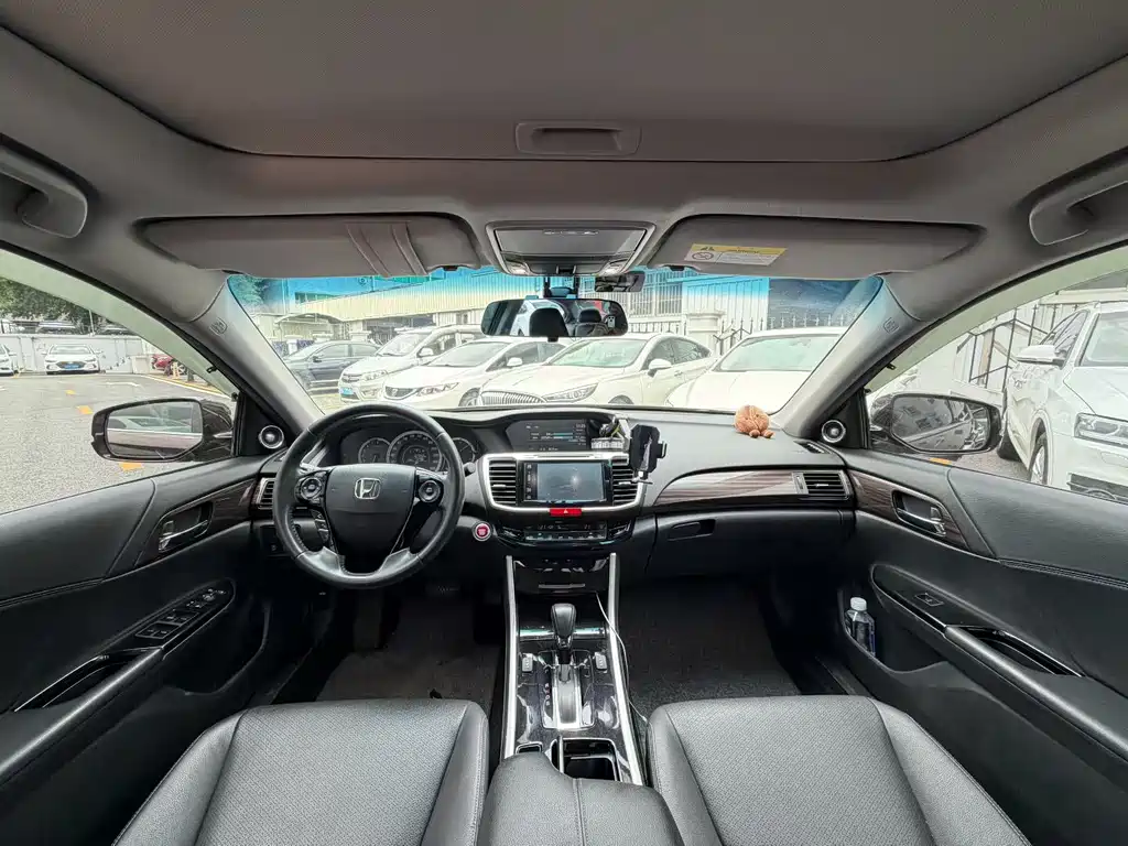 Honda Accord 2016 — фото 17