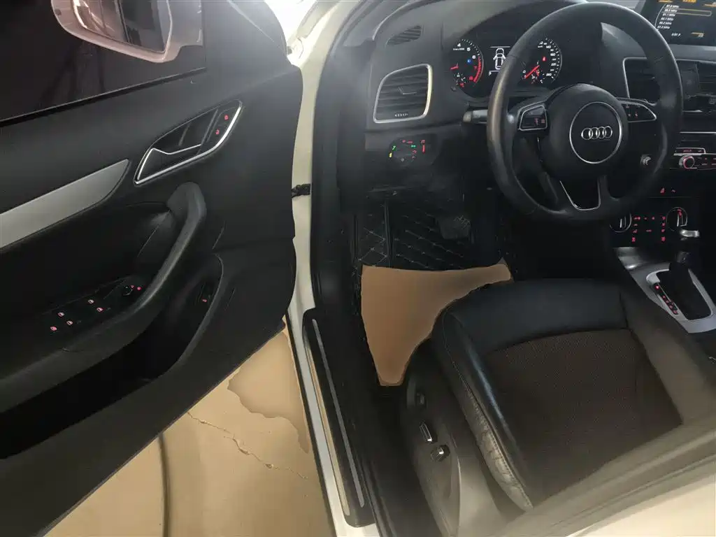 Audi Q3 2018 — фото 16