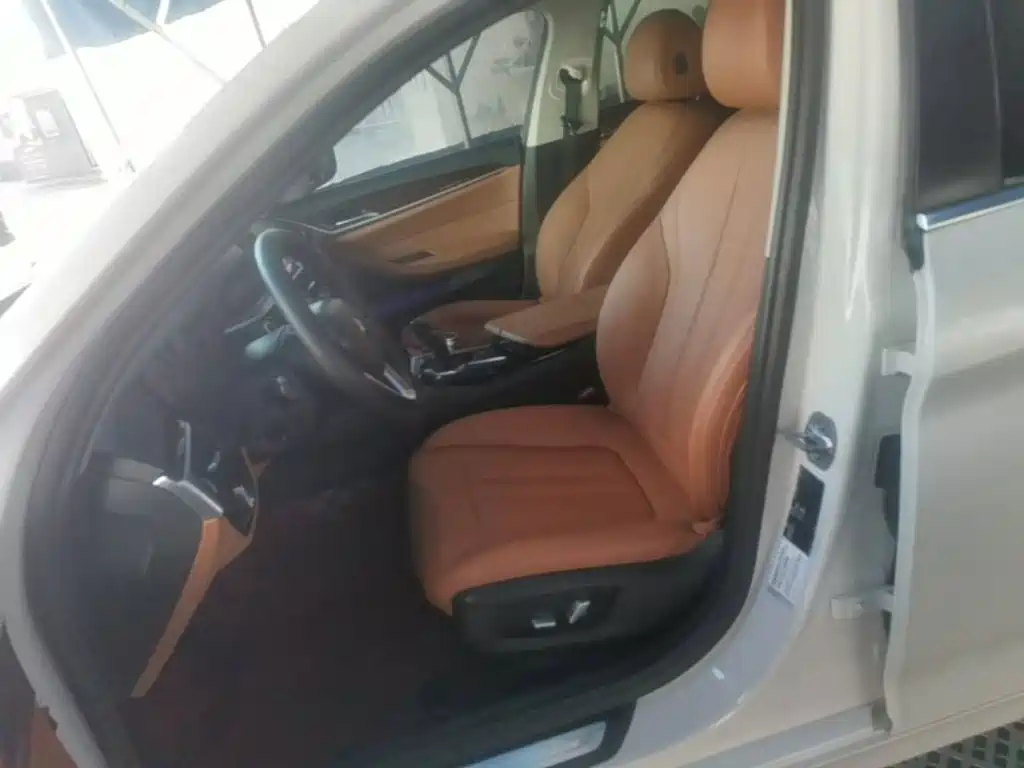 BMW 5 Series 2017 — фото 15