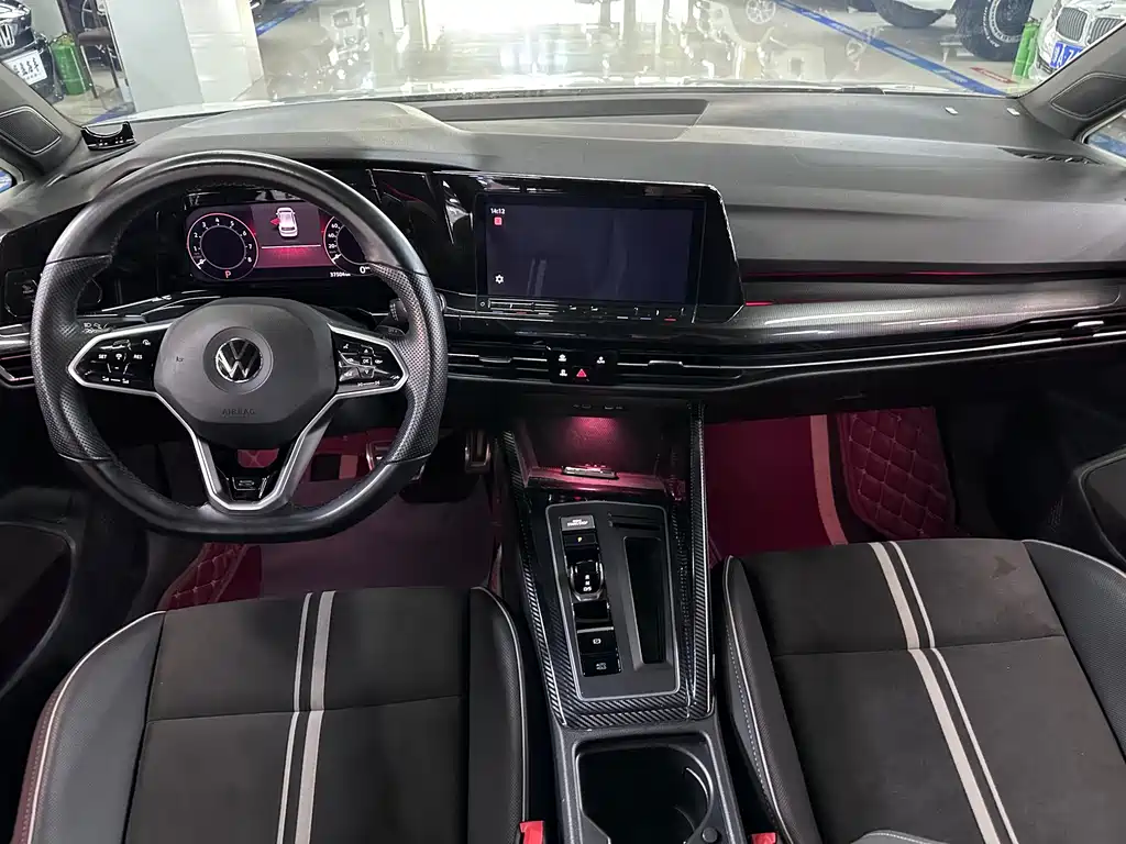 Volkswagen Golf 2021