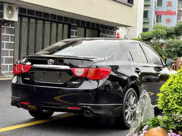 Toyota Reiz 2012