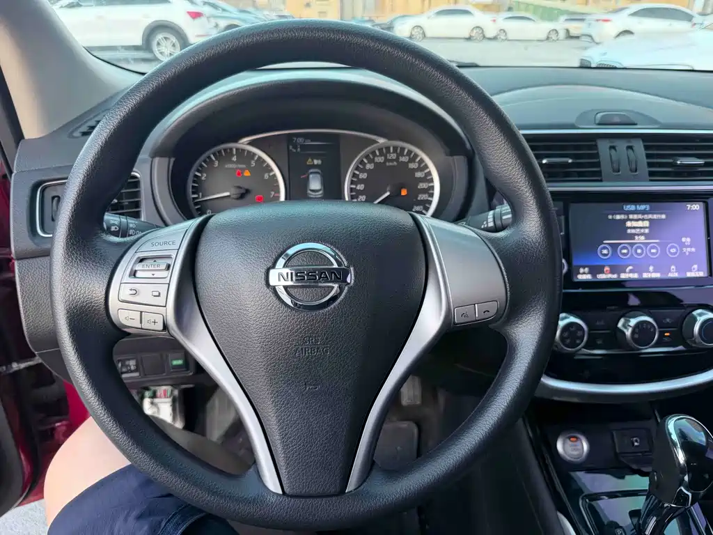 Nissan Tiida 2018 — фото 10