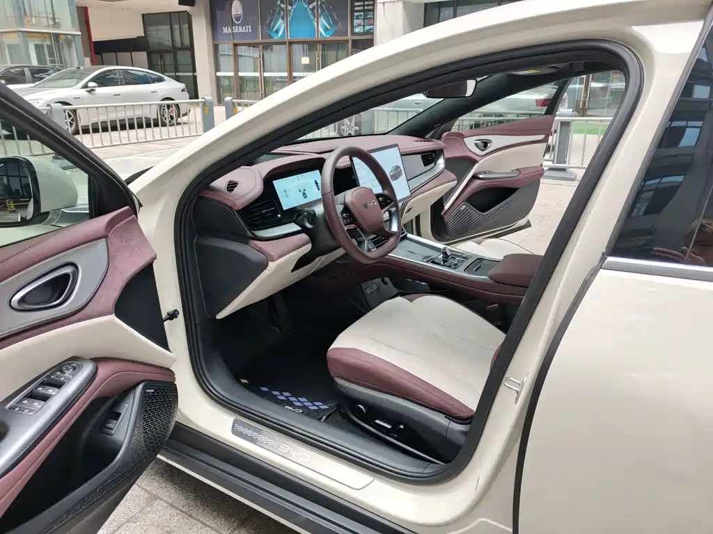 BYD Seal 07 DM-i 2024 — фото 3