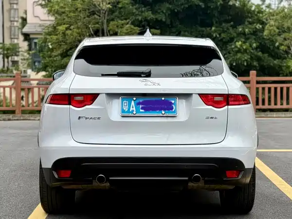 Jaguar F-PACE 2016