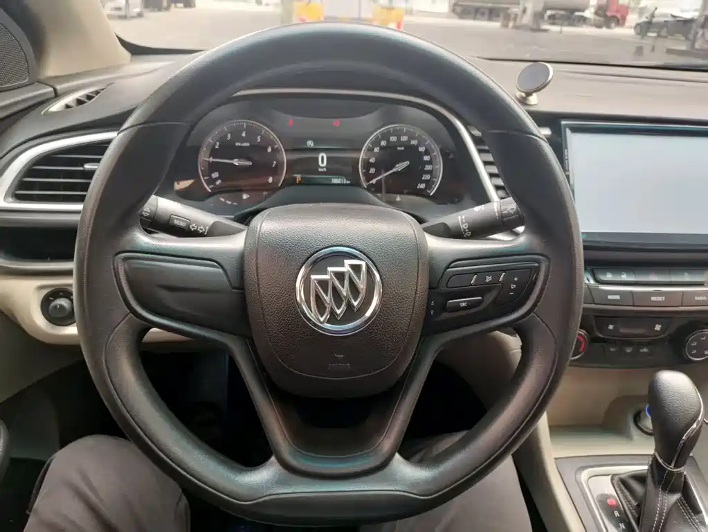 Buick Excelle 2016 — фото 18