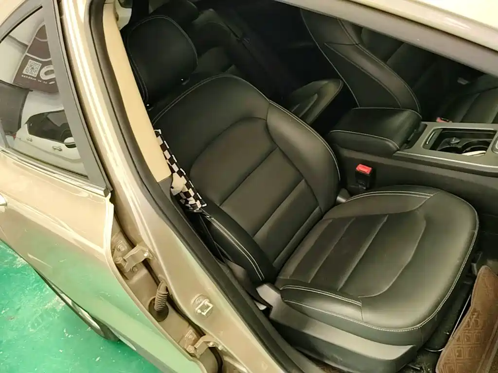 Geely Emgrand GS 2018 — фото 25