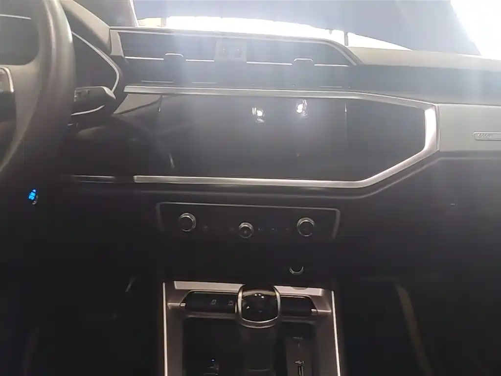 Audi Q3 2019 — фото 13