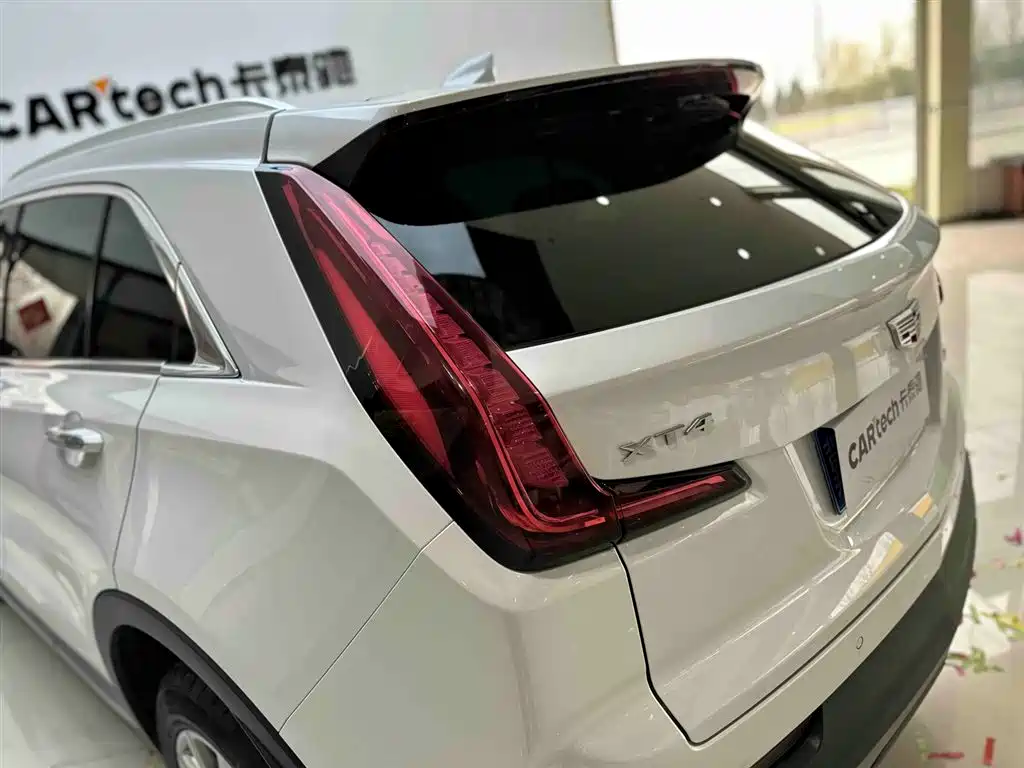 Cadillac XT4 2022 — фото 7