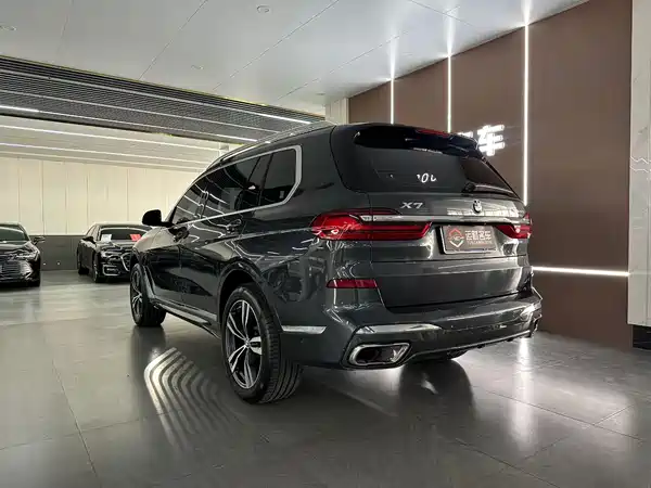 BMW X7 2021