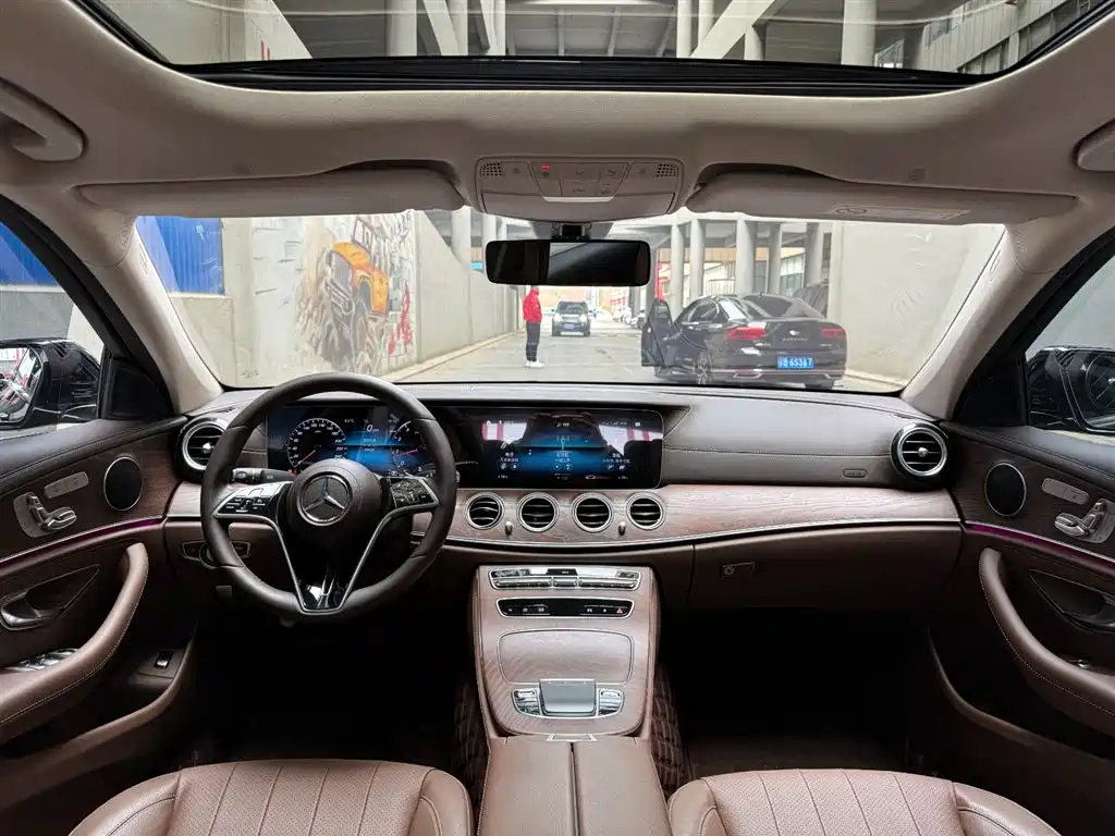 Mercedes-Benz E-Class 2023 — фото 11