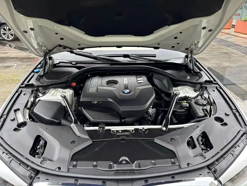 BMW 5 Series 2017 — фото 30