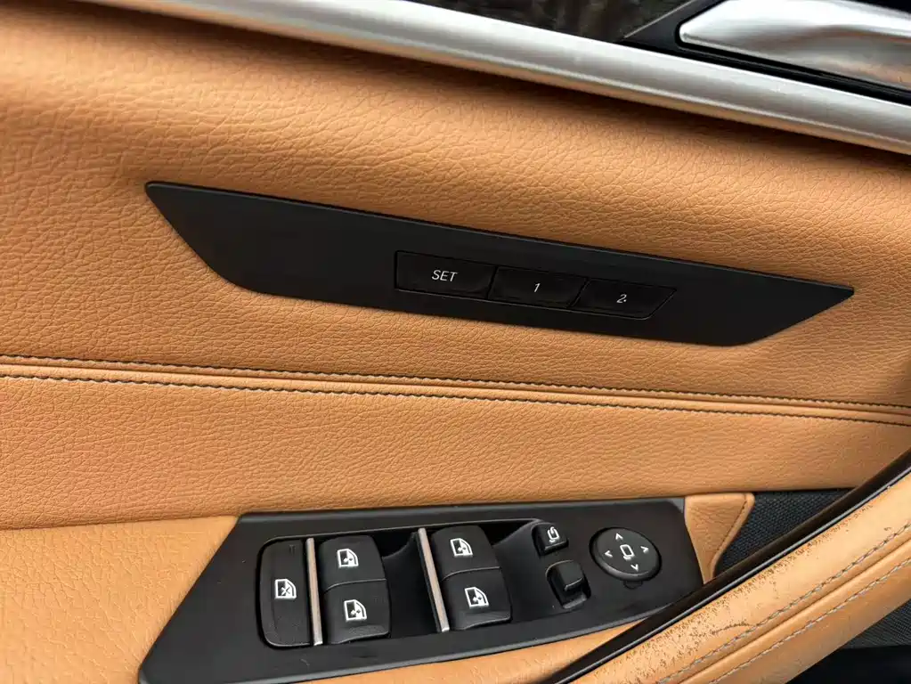 BMW 5 Series 2017 — фото 23