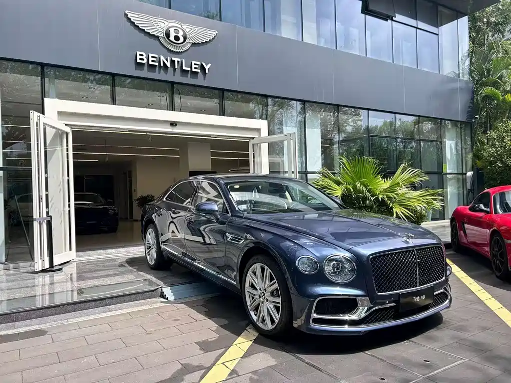 Bentley Flying Spur — фото 2