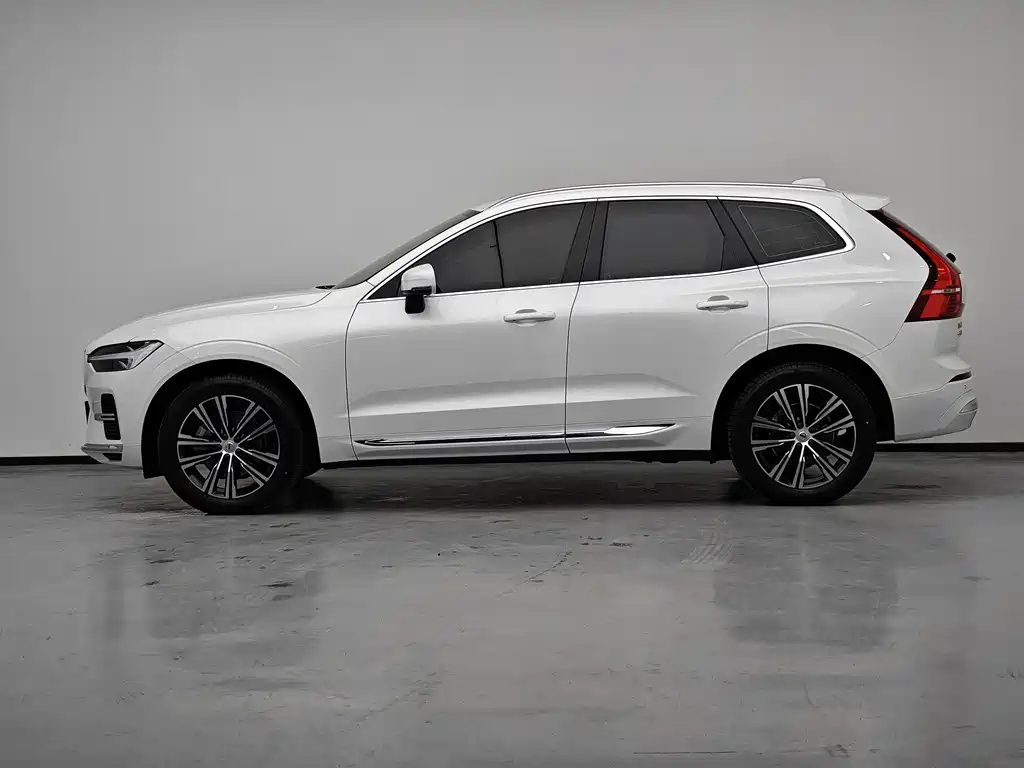 Volvo XC60 2021 — фото 18