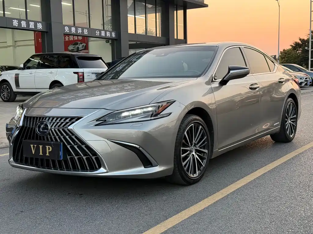 Lexus ES 2022 — фото 1