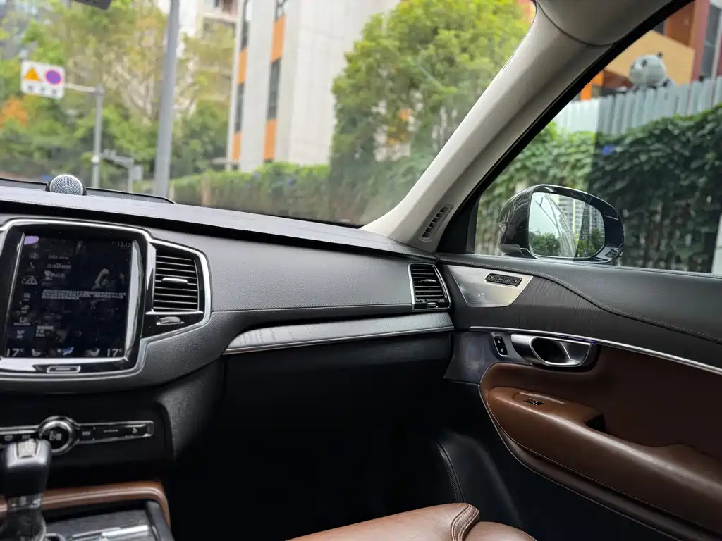 Volvo XC90 2022 — фото 14