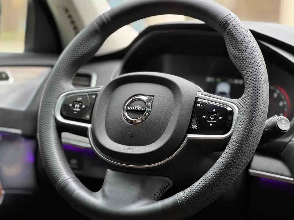 Volvo XC90 2022 — фото 17
