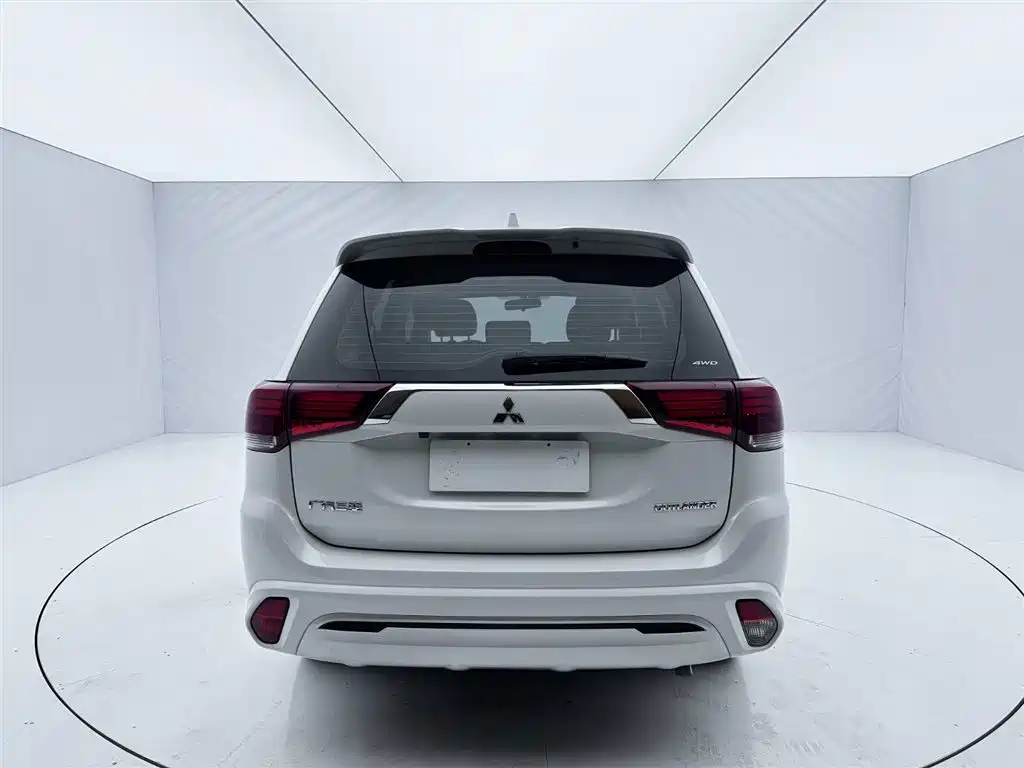 Mitsubishi Outlander 2022 — фото 6