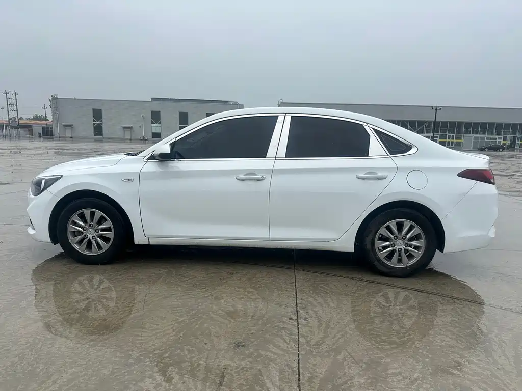 Hyundai Elantra 2017 — фото 13