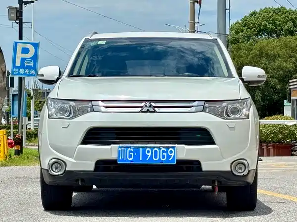 Mitsubishi Outlander 2015