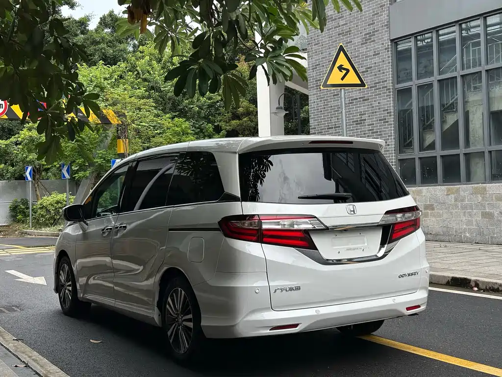 Honda Odyssey 2019 — фото 46