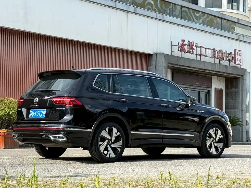 Volkswagen Tiguan L 2023 — фото 10