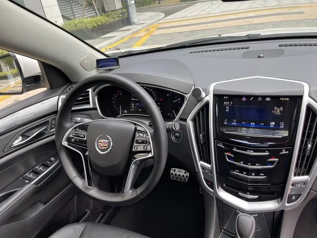 Cadillac SRX 2016 — фото 11