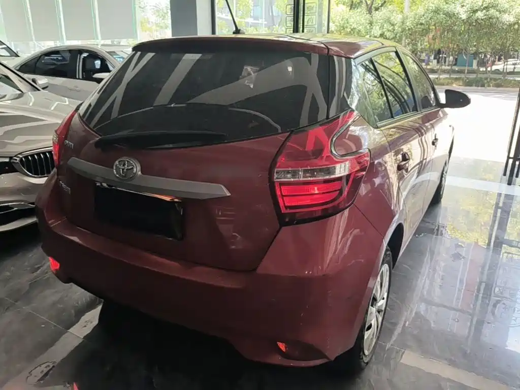 Toyota Yaris L 2021