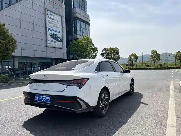 Hyundai Elantra 2023