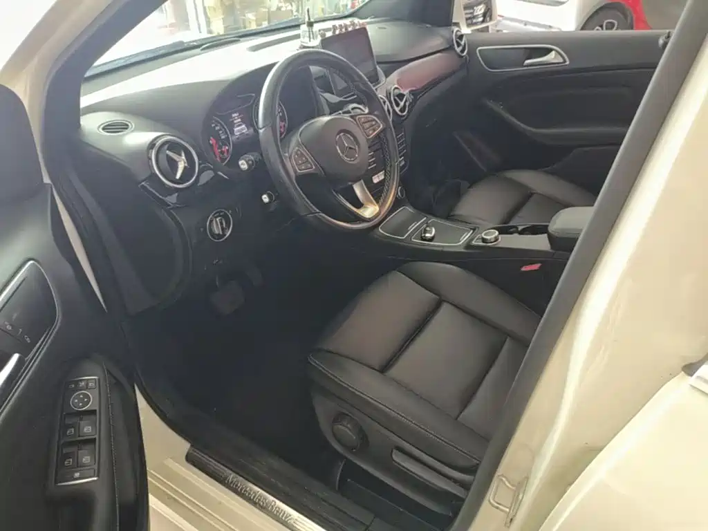 Mercedes-Benz B-Class 2017 — фото 16