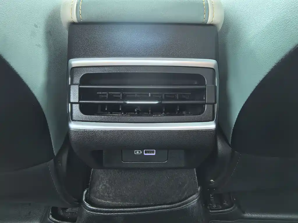 Geely L HiP 2023 — фото 14