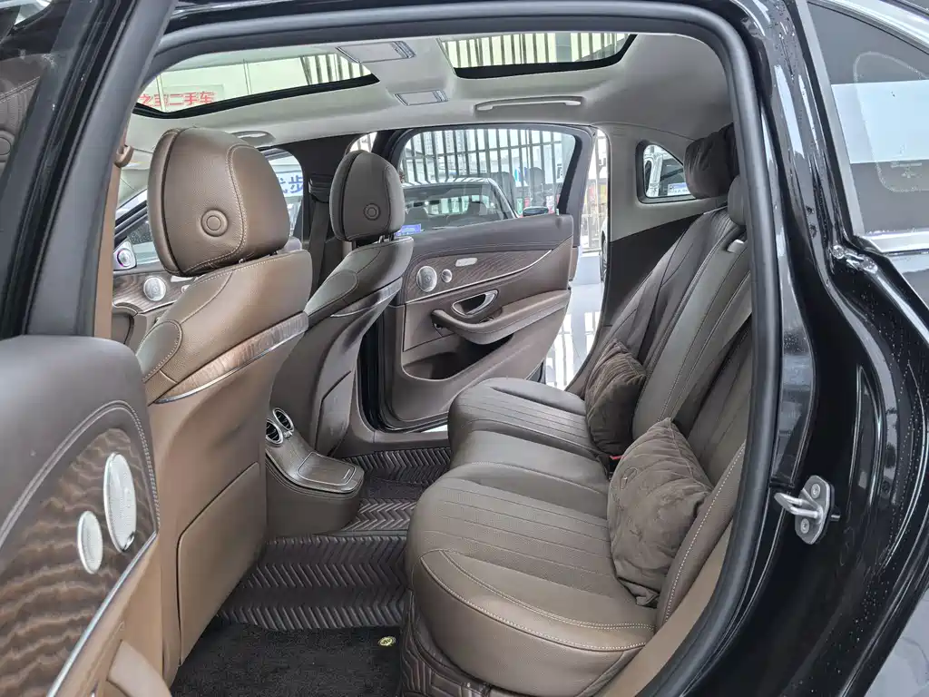 Mercedes-Benz E-Class 2023 — фото 10