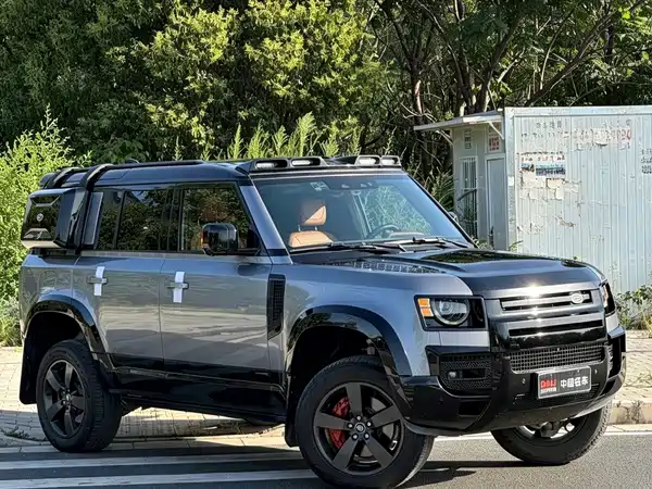 Land Rover Defender 2022