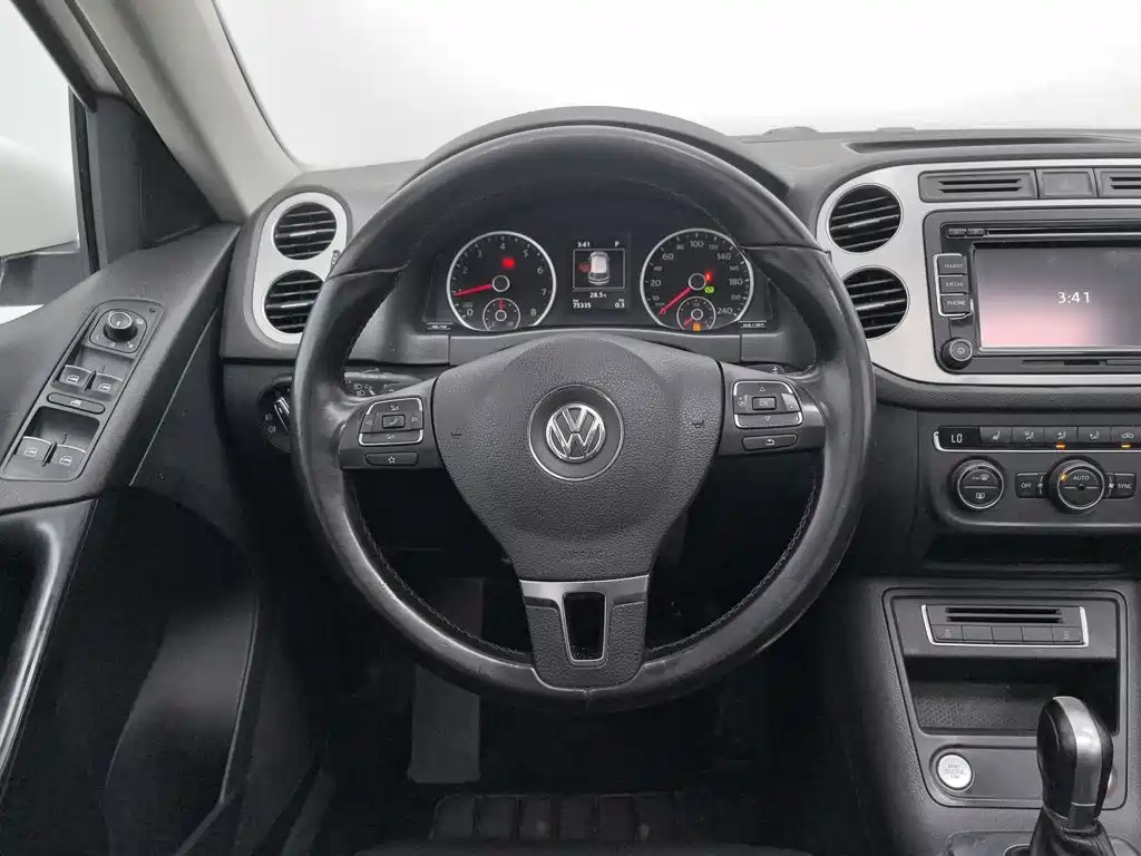 Volkswagen Tiguan 2015 — фото 11