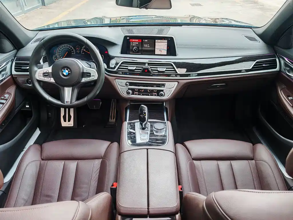 BMW 7 Series 2018 — фото 20