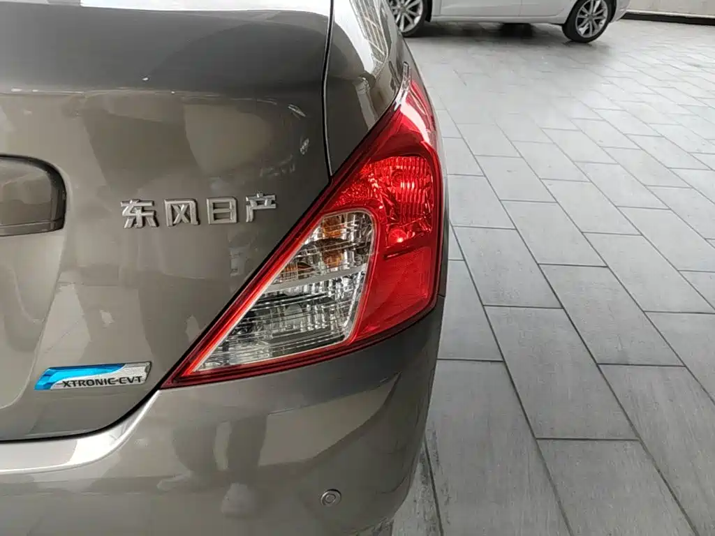 Nissan Sunny 2014 — фото 8
