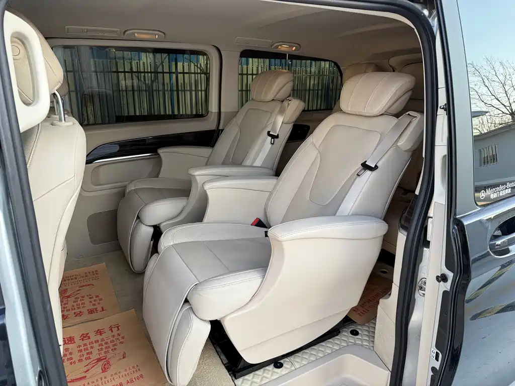 Mercedes-Benz V-Class 2016 — фото 18