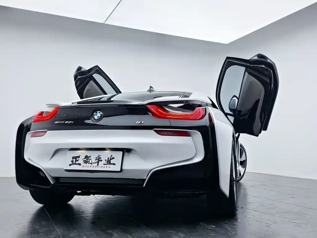 BMW i8 2017 — фото 14