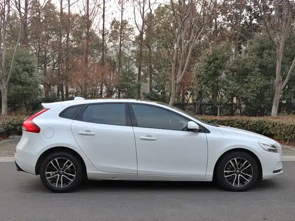 Volvo V40 2018
