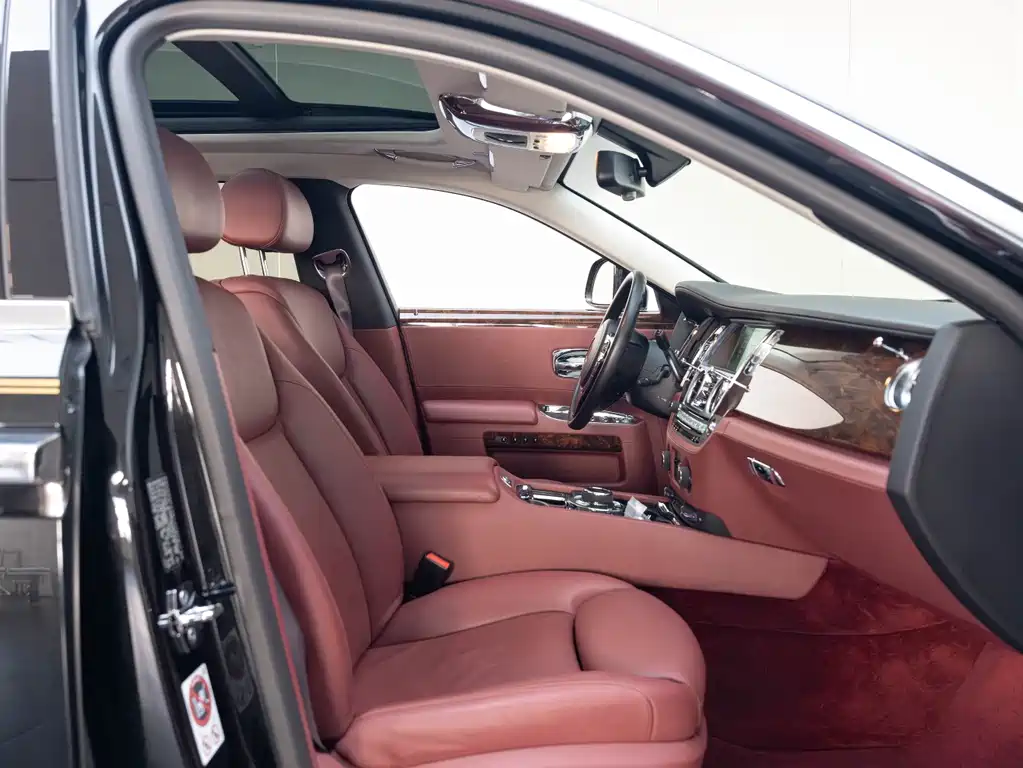 Rolls-Royce Ghost 2016 — фото 13