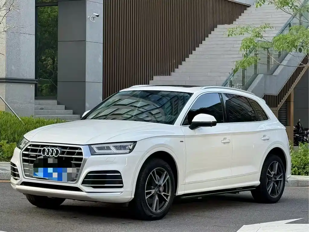 Audi Q5L 2021 — фото 1