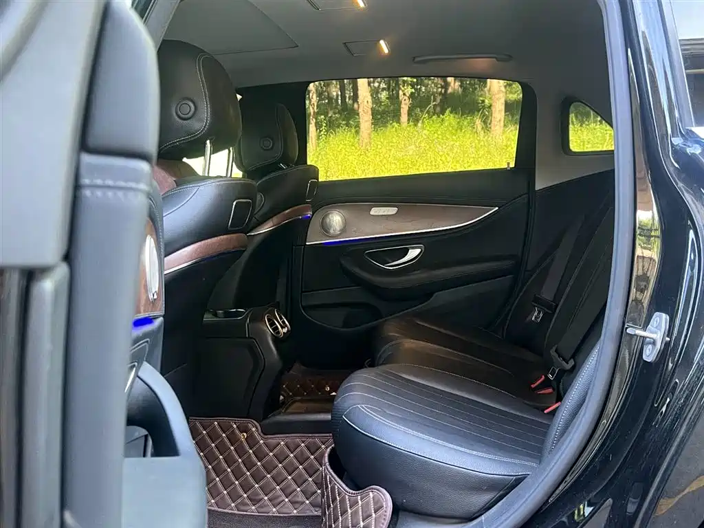 Mercedes-Benz E-Class 2018 — фото 16