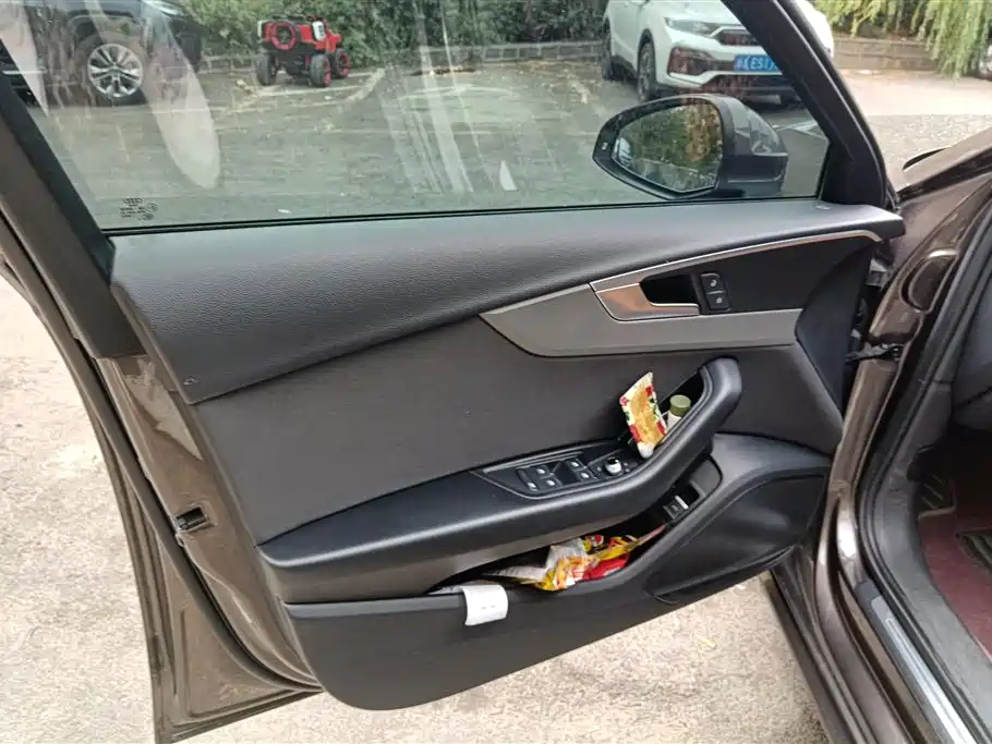 Audi A4L 2018