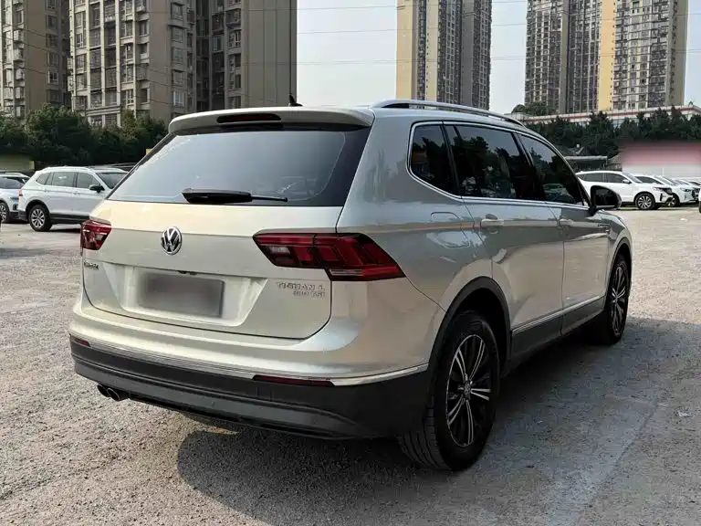 Volkswagen Tiguan L 2020 — фото 7