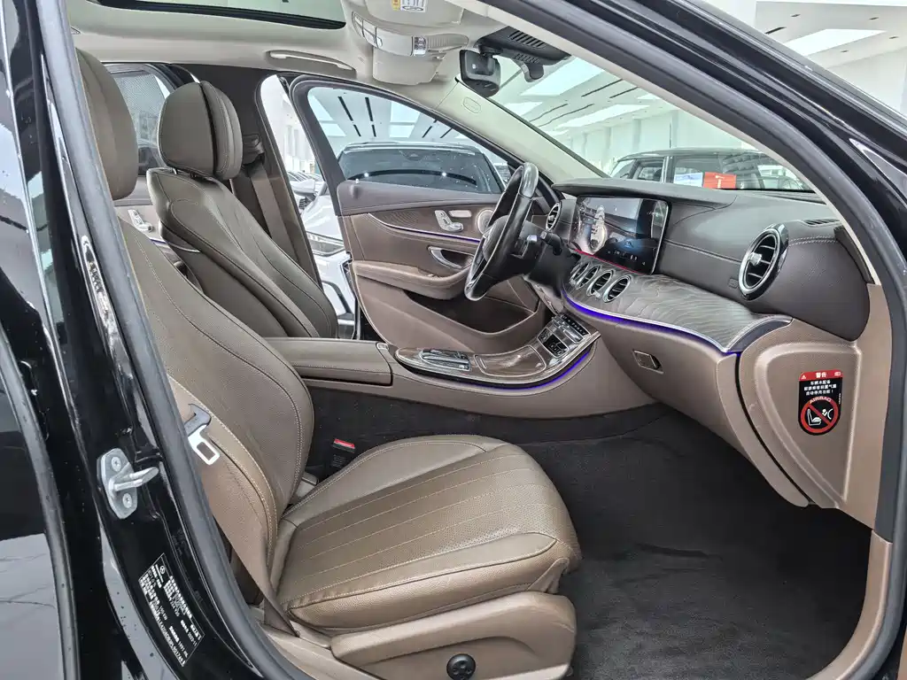 Mercedes-Benz E-Class 2023 — фото 12