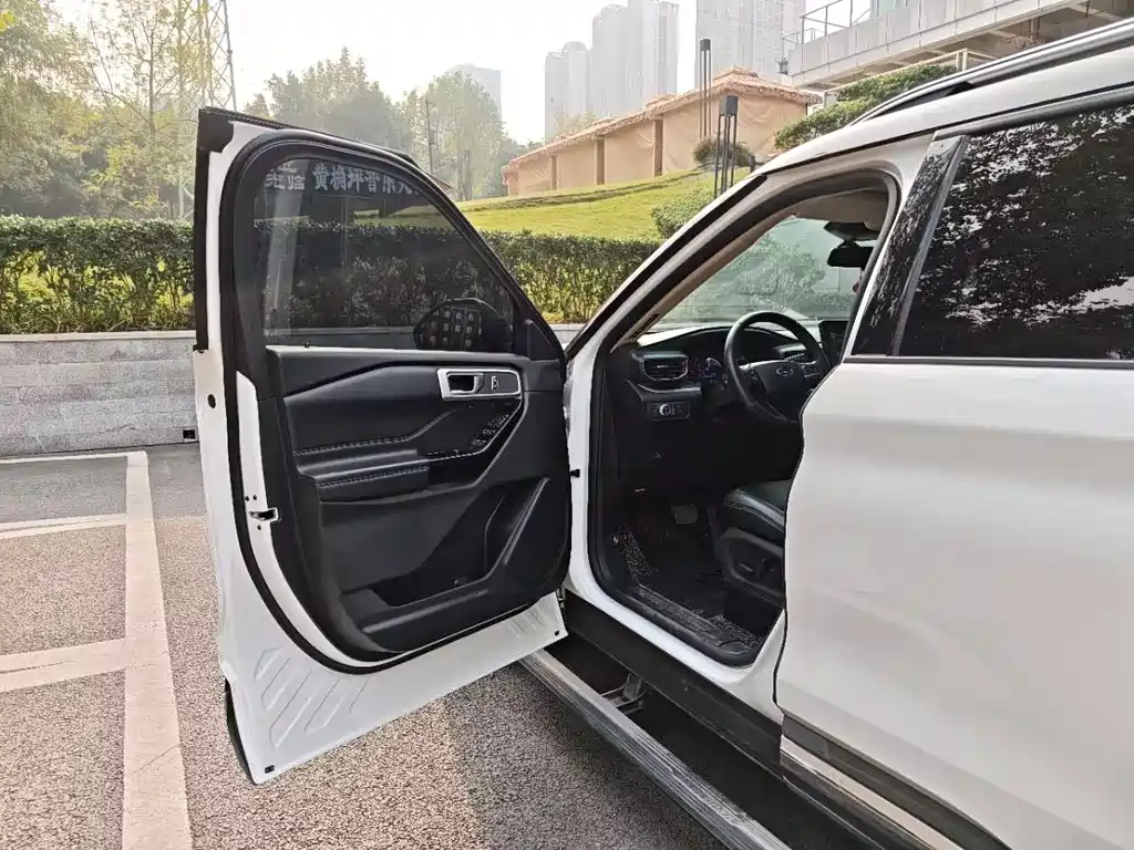 Ford Explorer 2021 — фото 26