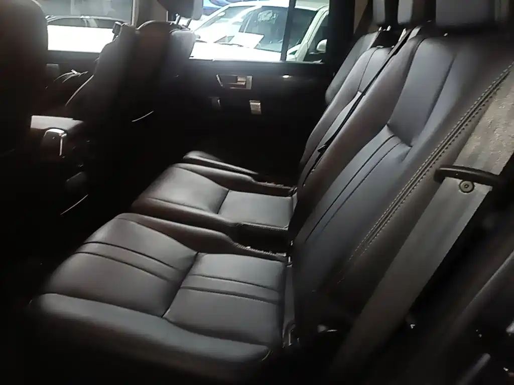 Land Rover Discovery 2017 — фото 17